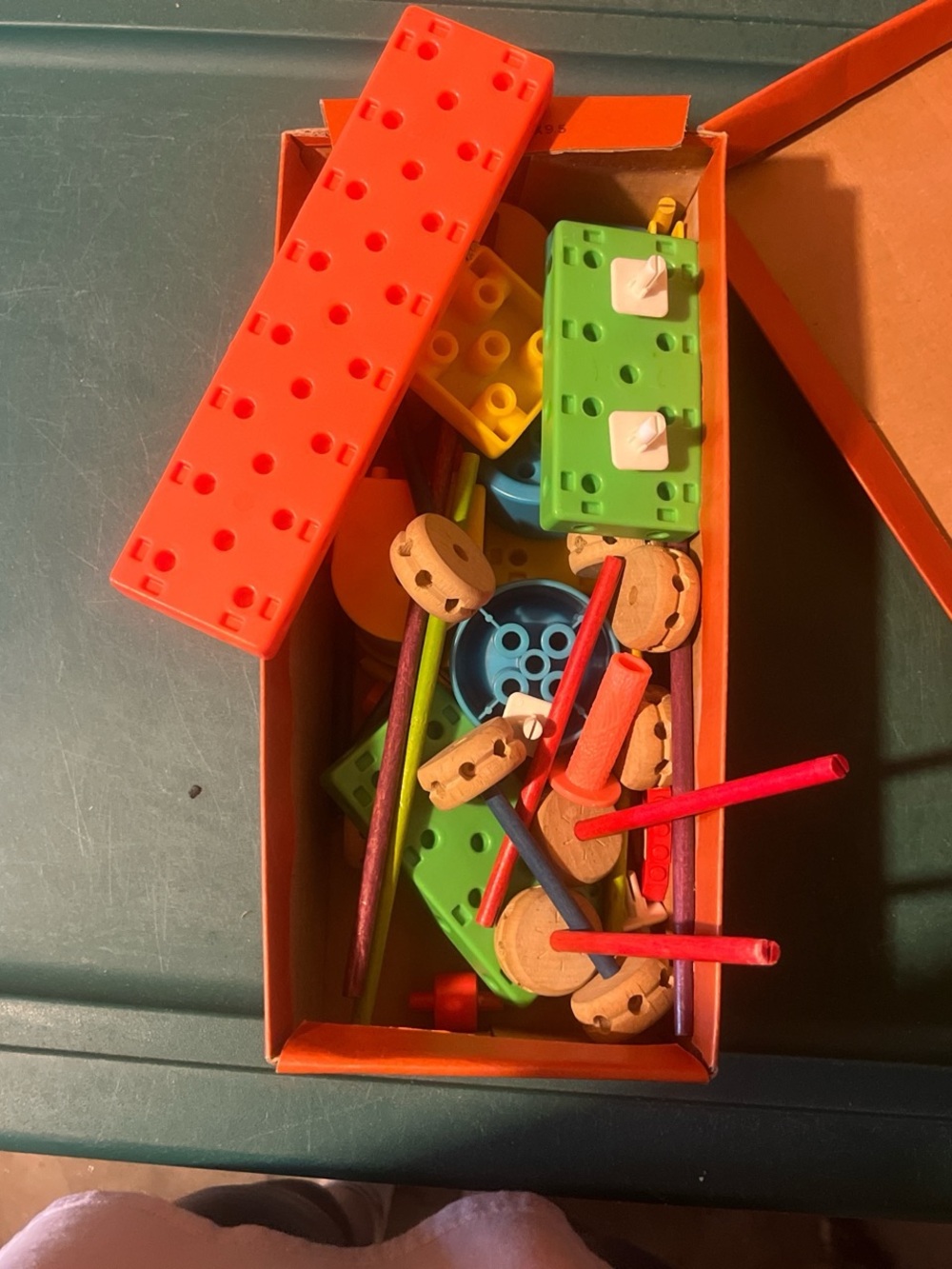 Vintage tinker toy set